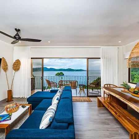 Renovated Condo Stunning Pools & Ocean Views