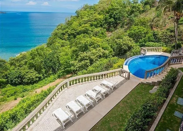Holiday home Ocean View, 2 Infinity Pools & Wraparound Terrace *